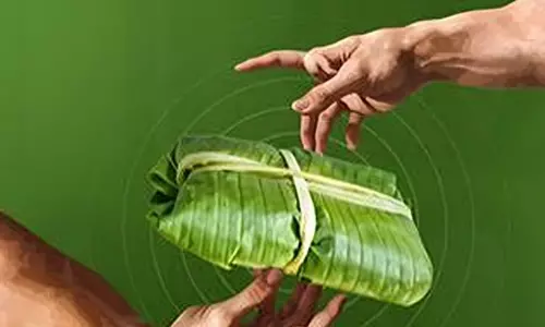 സർക്കാർ ആശുപത്രികൾക്ക് മുന്നിൽ ബാനറും കൊടിയും കെട്ടി ഭക്ഷണ വിതരണം വേണ്ട; കമ്യൂണിറ്റി കിച്ചൻ വഴി ഭക്ഷണമെത്തിക്കുമെന്ന് കെ.മുരളീധരൻ സർക്കാർ ആശുപത്രികൾക്ക് മുന്നിൽ ബാനറും കൊടിയും കെട്ടി ഭക്ഷണ വിതരണം വേണ്ട; കമ്യൂണിറ്റി കിച്ചൻ വഴി ഭക്ഷണമെത്തിക്കുമെന്ന് കെ.മുരളീധരൻ