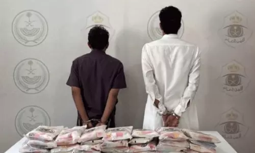 സൗദിയിൽ പഴുതടച്ചുള്ള മയക്കുമരുന്ന് വേട്ട: 27 കിലോ ഹാഷിഷുമായി രണ്ട് യമനികൾ പിടിയിൽ സൗദിയിൽ പഴുതടച്ചുള്ള മയക്കുമരുന്ന് വേട്ട: 27 കിലോ ഹാഷിഷുമായി രണ്ട് യമനികൾ പിടിയിൽ