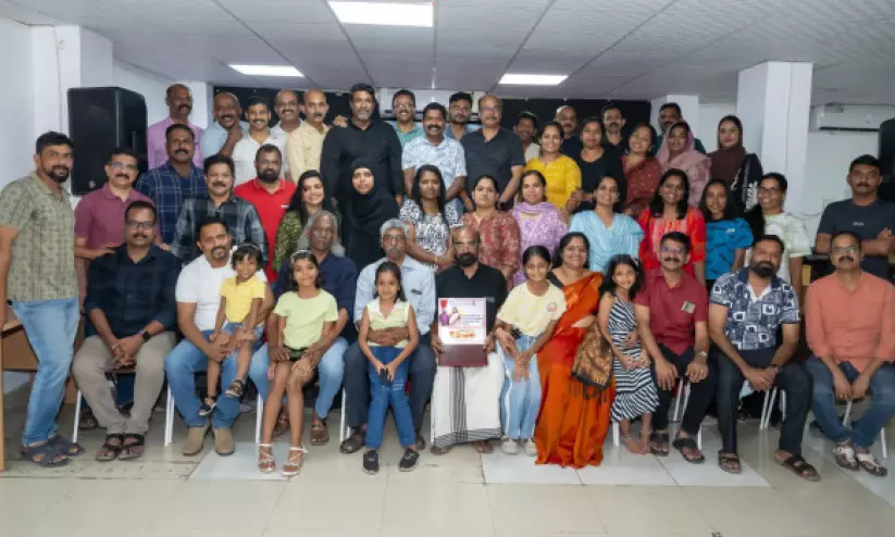 തിച്ചൂർ സുരേന്ദ്രനും വിജി സുരേന്ദ്രനും കേരള വിഭാഗത്തിന്റെ സ്നേഹാദരം തിച്ചൂർ സുരേന്ദ്രനും വിജി സുരേന്ദ്രനും കേരള വിഭാഗത്തിന്റെ സ്നേഹാദരം