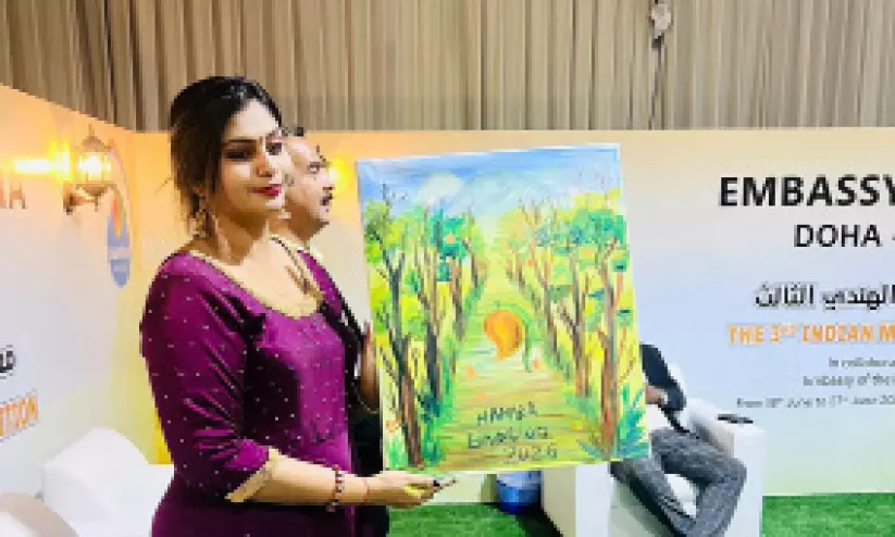 നിറങ്ങളിൽ വിരിഞ്ഞ നൂറ് ദിനങ്ങൾ; റോഷ്നി കൃഷ്ണയുടെ കലായാത്ര തുടരുന്നു നിറങ്ങളിൽ വിരിഞ്ഞ നൂറ് ദിനങ്ങൾ; റോഷ്നി കൃഷ്ണയുടെ കലായാത്ര തുടരുന്നു