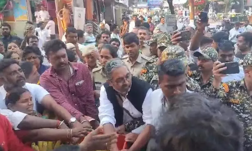 തെരുവ് കച്ചവട സംരക്ഷണ നിയമം കൃത്യമായി നടപ്പാക്കണം; കർണാടക മുഖ്യമന്ത്രിക്ക് തുറന്ന കത്തയച്ച് സാംസ്കാരിക-സാമൂഹിക പ്രവർത്തകർ തെരുവ് കച്ചവട സംരക്ഷണ നിയമം കൃത്യമായി നടപ്പാക്കണം; കർണാടക മുഖ്യമന്ത്രിക്ക് തുറന്ന കത്തയച്ച് സാംസ്കാരിക-സാമൂഹിക പ്രവർത്തകർ