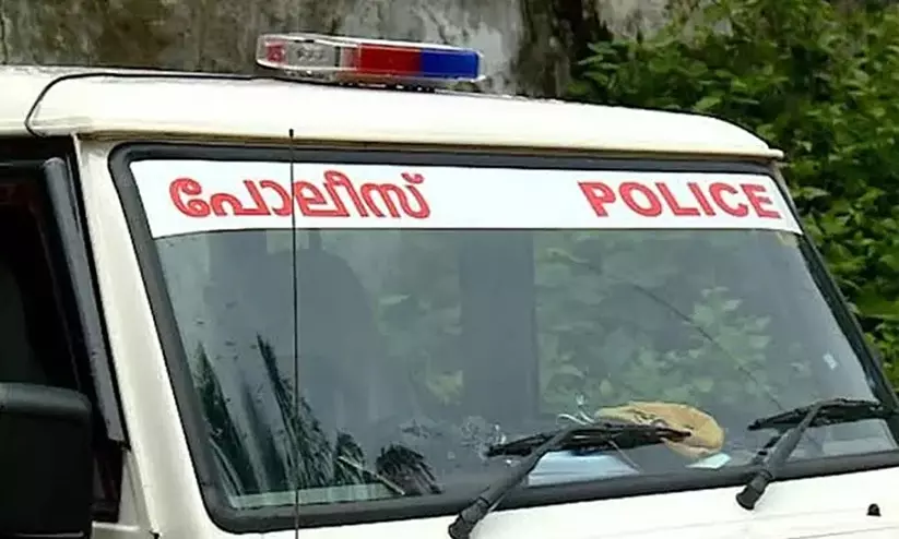 ഹണിട്രാപ്പ് തട്ടിപ്പ്: വ്യവസായിയെ ഭീഷണിപ്പെടുത്തി അഞ്ച് കോടിയോളം തട്ടിയെടുത്തുവെന്ന് പരാതി ഹണിട്രാപ്പ് തട്ടിപ്പ്: വ്യവസായിയെ ഭീഷണിപ്പെടുത്തി അഞ്ച് കോടിയോളം തട്ടിയെടുത്തുവെന്ന് പരാതി