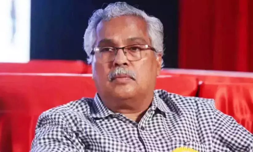 അന്നം കൊടുക്കാത്തവന് അന്നം മുടക്കാൻ അവകാശമില്ല -ബിനോയ് വിശ്വം അന്നം കൊടുക്കാത്തവന് അന്നം മുടക്കാൻ അവകാശമില്ല -ബിനോയ് വിശ്വം