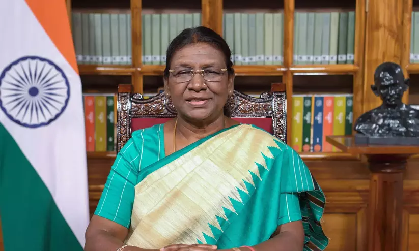 യൂറോപ്യൻ സന്ദർശനത്തിന് തുടക്കമിട്ട് രാഷ്ട്രപതി; മോൾഡോവ, നോർത്ത് മാസിഡോണിയ, റൊമാനിയ എന്നീ രാജ്യങ്ങൾ സന്ദർശിക്കും യൂറോപ്യൻ സന്ദർശനത്തിന് തുടക്കമിട്ട് രാഷ്ട്രപതി; മോൾഡോവ, നോർത്ത് മാസിഡോണിയ, റൊമാനിയ എന്നീ രാജ്യങ്ങൾ സന്ദർശിക്കും