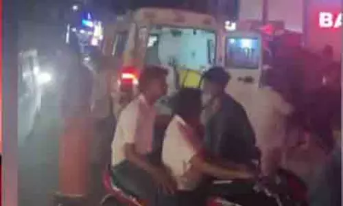 വെമ്പായത്ത് ബാറിൽ മൂന്നുപേരെ പെട്രോൾ ഒഴിച്ച് തീകൊളുത്തി; കളിയാക്കിയത് പ്രകോപനമായി വെമ്പായത്ത് ബാറിൽ മൂന്നുപേരെ പെട്രോൾ ഒഴിച്ച് തീകൊളുത്തി; കളിയാക്കിയത് പ്രകോപനമായി