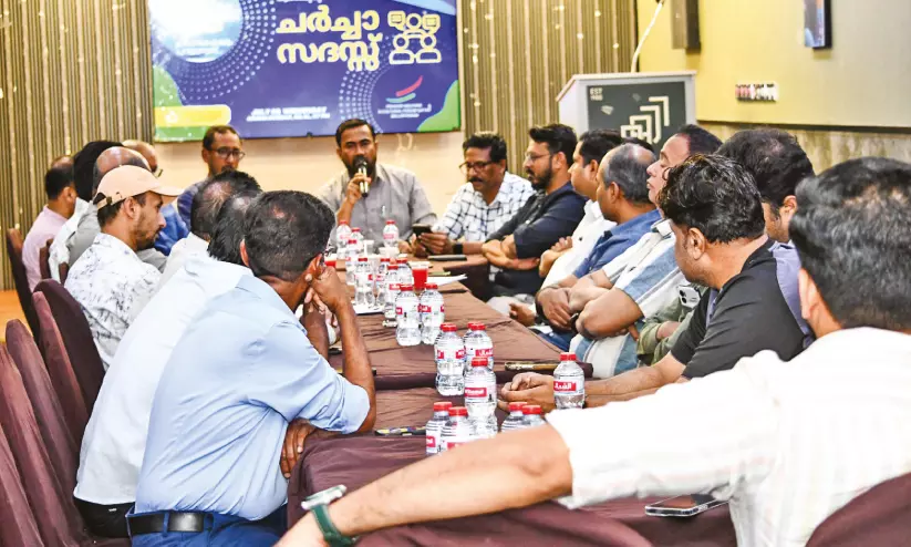 പ്രവാസി അസ്ഥിരതക്ക് അടിയന്തര പരിഹാരം വേണം: സംഘടന നേതാക്കൾ പ്രവാസി അസ്ഥിരതക്ക് അടിയന്തര പരിഹാരം വേണം: സംഘടന നേതാക്കൾ