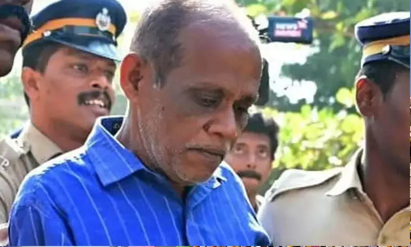നെൻമാറ ഇരട്ടക്കൊലപാതകം: ചെന്താമരക്ക് തൂക്കുകയർ; കേസ് അപൂർവങ്ങളിൽ അപൂർവമെന്ന് കോടതി, കുടുംബത്തിന് 20 ലക്ഷം നഷ്ടപരിഹാരം നൽകണം നെൻമാറ ഇരട്ടക്കൊലപാതകം: ചെന്താമരക്ക് തൂക്കുകയർ; കേസ് അപൂർവങ്ങളിൽ അപൂർവമെന്ന് കോടതി, കുടുംബത്തിന് 20 ലക്ഷം നഷ്ടപരിഹാരം നൽകണം