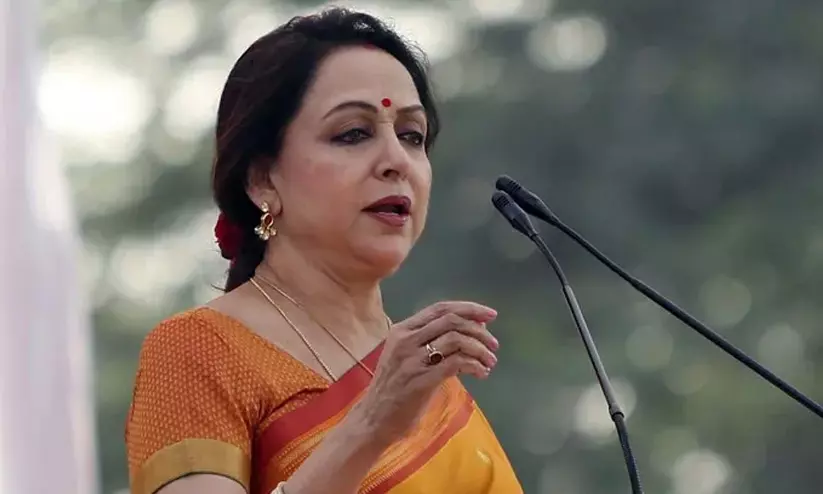 `എന്തെങ്കിലും പ്രശ്നമുണ്ടെങ്കിൽ ചർച്ചചെയ്ത് പരിഹരിക്കണം, തെരുവിലറങ്ങിയിട്ട് ഒരു ഫലവുമില്ല; സി.ജെ.പി പ്രതിഷേധത്തിൽ വിമർശനവുമായി ഹേമാ മാലിനി `എന്തെങ്കിലും പ്രശ്നമുണ്ടെങ്കിൽ ചർച്ചചെയ്ത് പരിഹരിക്കണം, തെരുവിലറങ്ങിയിട്ട് ഒരു ഫലവുമില്ല; സി.ജെ.പി പ്രതിഷേധത്തിൽ വിമർശനവുമായി ഹേമാ മാലിനി