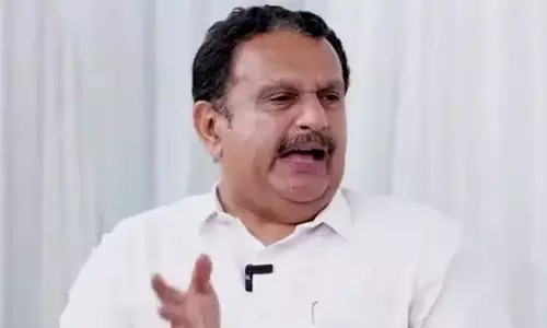 കൈയേറ്റക്കാരെ ഒഴിപ്പിച്ചതിന് അന്നം മുടക്കി എന്ന് വിളിച്ചു പ്രതിഷേധിച്ചിട്ട് കാര്യമില്ല; പൊതിച്ചോറിൽ നിലപാട് ഉറപ്പിച്ച് കെ.മുരളീധരൻ കൈയേറ്റക്കാരെ ഒഴിപ്പിച്ചതിന് അന്നം മുടക്കി എന്ന് വിളിച്ചു പ്രതിഷേധിച്ചിട്ട് കാര്യമില്ല; പൊതിച്ചോറിൽ നിലപാട് ഉറപ്പിച്ച് കെ.മുരളീധരൻ