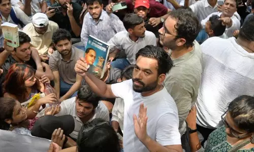 സി.ജെ.പി മാർച്ചിൽ വൻ സംഘർഷം; അഭിജീത് ദിപ്കെയും ഡിംപിൾ യാദവും കസ്റ്റഡിയിൽ സി.ജെ.പി മാർച്ചിൽ വൻ സംഘർഷം; അഭിജീത് ദിപ്കെയും ഡിംപിൾ യാദവും കസ്റ്റഡിയിൽ