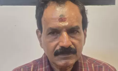 തിരുവാഭരണം മോഷ്ടിച്ചു; ക്ഷേത്രം മേൽശാന്തി പിടിയിൽ തിരുവാഭരണം മോഷ്ടിച്ചു; ക്ഷേത്രം മേൽശാന്തി പിടിയിൽ