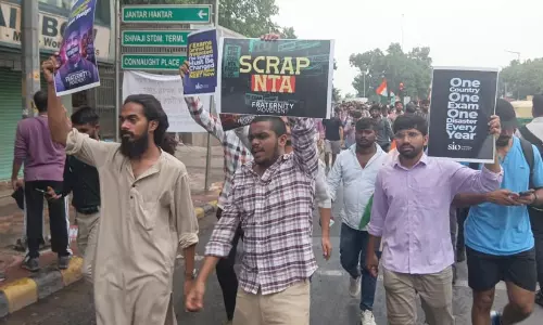 ജന്തർ മന്തർ ലാത്തിച്ചാർജിൽ എസ്.ഐ.ഒ പ്രതിഷേധിച്ചു ജന്തർ മന്തർ ലാത്തിച്ചാർജിൽ എസ്.ഐ.ഒ പ്രതിഷേധിച്ചു