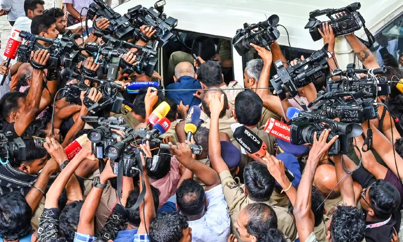 ‘ചെന്താമരയുടെ പെരുമാറ്റം വിധിയെ ബാധിച്ചു, മാധ്യമങ്ങളാണ് ഈ ശിക്ഷാവിധിയിലേക്ക് എത്തിച്ചത്’ -പ്രതിഭാഗം അഭിഭാഷകൻ ‘ചെന്താമരയുടെ പെരുമാറ്റം വിധിയെ ബാധിച്ചു, മാധ്യമങ്ങളാണ് ഈ ശിക്ഷാവിധിയിലേക്ക് എത്തിച്ചത്’ -പ്രതിഭാഗം അഭിഭാഷകൻ