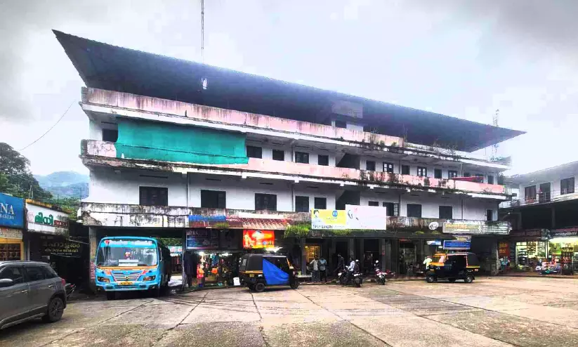 പൊളിക്കണോ, പുതുക്കണോ? പൊളിക്കണോ, പുതുക്കണോ?