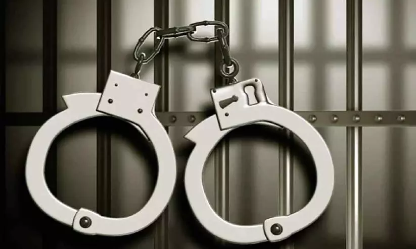 കോഴിക്കോട് പാളയം കൊലപാതകം: ബന്ധുവായ യുവാവ് അറസ്റ്റിൽ കോഴിക്കോട് പാളയം കൊലപാതകം: ബന്ധുവായ യുവാവ് അറസ്റ്റിൽ