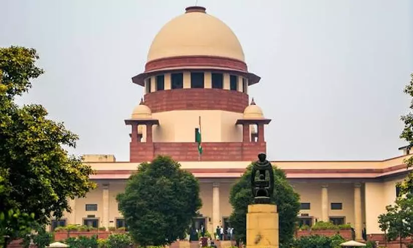 വഖഫ് ബോർഡിന് തിരിച്ചടി; ഹൈകോടതിയുടെ നേരിട്ടുള്ള മേൽനോട്ടം ഉള്ളതിനാൽ മറ്റൊരു മേൽനോട്ടത്തിന്റെ ആവശ്യമില്ലെന്ന് സുപ്രീം കോടതി വഖഫ് ബോർഡിന് തിരിച്ചടി; ഹൈകോടതിയുടെ നേരിട്ടുള്ള മേൽനോട്ടം ഉള്ളതിനാൽ മറ്റൊരു മേൽനോട്ടത്തിന്റെ ആവശ്യമില്ലെന്ന് സുപ്രീം കോടതി