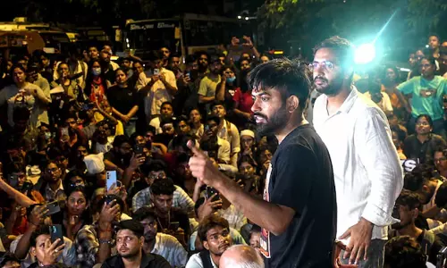 അടിച്ചമർത്തിയിട്ടും പിന്തിരിയാതെ സി.ജെ.പി; മാർച്ച് ഇന്നും തുടരും അടിച്ചമർത്തിയിട്ടും പിന്തിരിയാതെ സി.ജെ.പി; മാർച്ച് ഇന്നും തുടരും