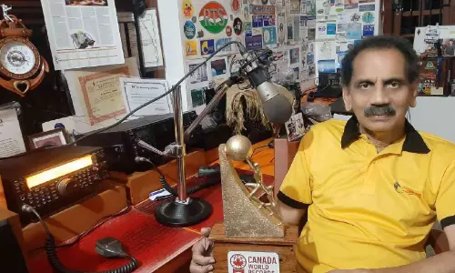 ഫേസ്ബുക്കും ഇൻസ്റ്റയുമല്ല; വൈറലായി സനിലിന്റെ ഹാം റേഡിയോ ഫേസ്ബുക്കും ഇൻസ്റ്റയുമല്ല; വൈറലായി സനിലിന്റെ ഹാം റേഡിയോ