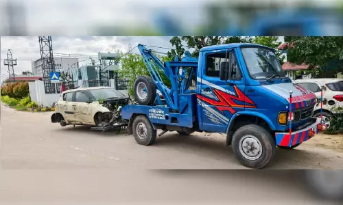 അപകടത്തിൽപെടുന്ന വാഹനങ്ങൾ ദേശീയപാതയോരത്തുനിന്ന് നീക്കി ചെങ്ങമനാട് പഞ്ചായത്ത്