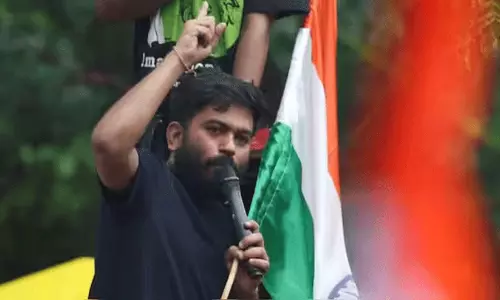 ആശങ്കയുണ്ട്... പക്ഷേ മകൻ പിന്നോട്ടില്ല; ഡൽഹി പൊലീസ് നടപടിയിൽ അഭിജീത് ദിപ്‌കെയുടെ മാതാപിതാക്കൾ
