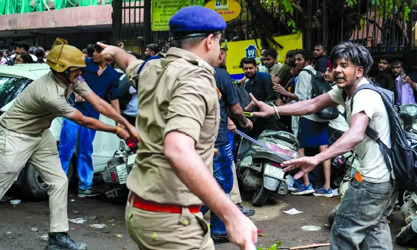 പ്രതിഷേധക്കാർക്കുനേരെ ക്രൂരമർദ്ദനം: ഹൈക്കോടതി ഡൽഹി പൊലീസിനോട് വിശദീകരണം തേടി പ്രതിഷേധക്കാർക്കുനേരെ ക്രൂരമർദ്ദനം: ഹൈക്കോടതി ഡൽഹി പൊലീസിനോട് വിശദീകരണം തേടി