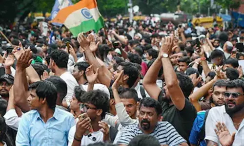 സമരം കൂടുതൽ ശക്തമാക്കാൻ ‘പാറ്റകൾ’; അനുനയ നീക്കവുമായി കേന്ദ്രസർക്കാർ, വാങ്ചുക്കിനെ സന്ദർശിച്ച് മന്ത്രിമാർ സമരം കൂടുതൽ ശക്തമാക്കാൻ ‘പാറ്റകൾ’; അനുനയ നീക്കവുമായി കേന്ദ്രസർക്കാർ, വാങ്ചുക്കിനെ സന്ദർശിച്ച് മന്ത്രിമാർ