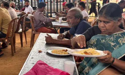 വാക്കുപാലിച്ച് ഷജീർ; സ്പെയിനിന്റെ ലോകകപ്പ് വിജയത്തിൽ എല്ലാവർക്കും ചിക്കൻമന്തി