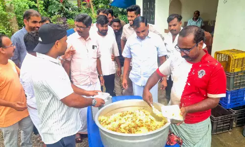 ആവേശച്ചൂടാറിയില്ല; മട്ടൻ ബിരിയാണി വിളമ്പി സ്പെയിൻ ആരാധകർ