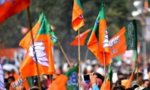 കെപിസിസി ആസ്ഥാനത്തേക്ക് ബിജെപി മാർച്ച്, സംഘർഷം; ജലപീരങ്കി പ്രയോഗിച്ച് പൊലീസ് കെപിസിസി ആസ്ഥാനത്തേക്ക് ബിജെപി മാർച്ച്, സംഘർഷം; ജലപീരങ്കി പ്രയോഗിച്ച് പൊലീസ്
