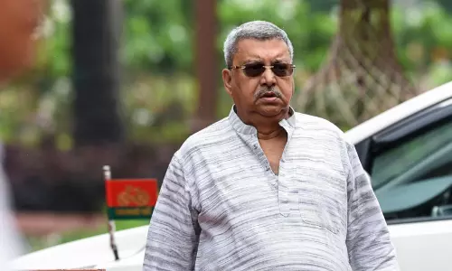 വനിതാ എം.പിയോട് മോശം പരാമർശം; കല്യാൺ ബാനർജിയെ മൺസൂൺ സമ്മേളനത്തിൽ നിന്ന് സസ്‌പെൻഡ് ചെയ്തു