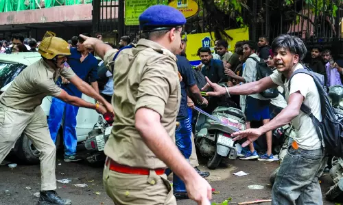 പ്രതിഷേധക്കാർക്കുനേരെ ക്രൂരമർദ്ദനം: ഹൈക്കോടതി ഡൽഹി പൊലീസിനോട് വിശദീകരണം തേടി