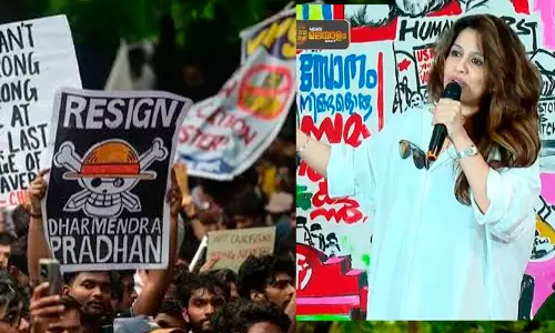 സമാധാനപരമായ സമരത്തെ നേരിടുന്ന രീതി കണ്ടപ്പോൾ ജനാധിപത്യ രാജ്യത്താണോ താൻ ജീവിക്കുന്നതെന്ന് തോന്നി പോയി -രഞ്ജിനി ഹരിദാസ് സമാധാനപരമായ സമരത്തെ നേരിടുന്ന രീതി കണ്ടപ്പോൾ ജനാധിപത്യ രാജ്യത്താണോ താൻ ജീവിക്കുന്നതെന്ന് തോന്നി പോയി -രഞ്ജിനി ഹരിദാസ്