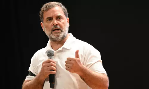 രണ്ട് കാരണങ്ങളാലാണ് പ്രധാനമന്ത്രിയുടെ വസതിയിലേക്ക് മാർച്ച് നടത്തിയത് -രാഹുൽ ഗാന്ധി രണ്ട് കാരണങ്ങളാലാണ് പ്രധാനമന്ത്രിയുടെ വസതിയിലേക്ക് മാർച്ച് നടത്തിയത് -രാഹുൽ ഗാന്ധി