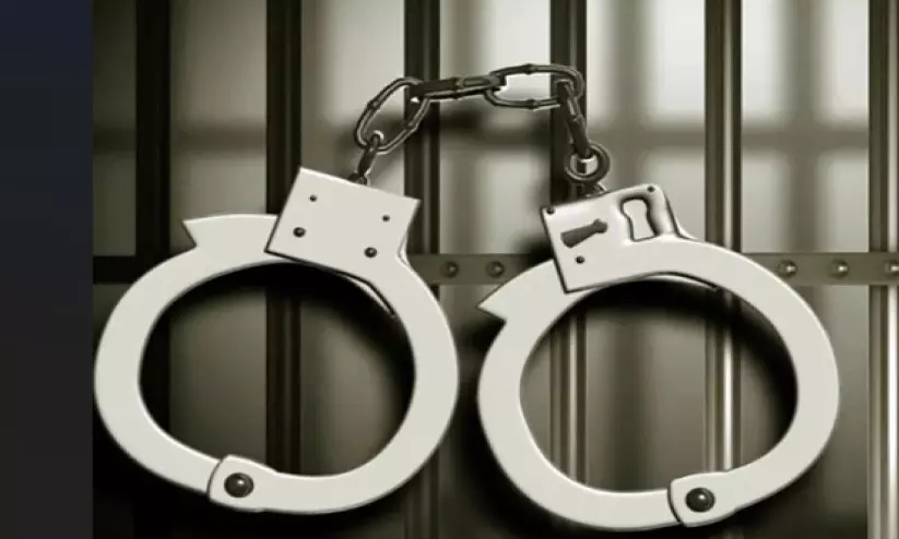 മദ്യം നിർമിച്ചു വിൽപന; പ്രവാസി പിടിയിൽ മദ്യം നിർമിച്ചു വിൽപന; പ്രവാസി പിടിയിൽ