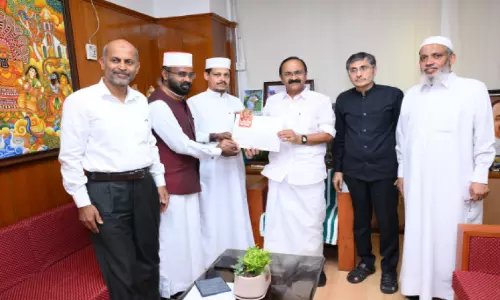 പ്ര​വാ​സി പെ​ൻ​ഷ​ൻ പു​നഃ​സ്ഥാ​പി​ക്കാ​ൻ   ന​ട​പ​ടി സ്വീ​ക​രി​ക്കും: മു​ഖ്യ​മ​ന്ത്രി