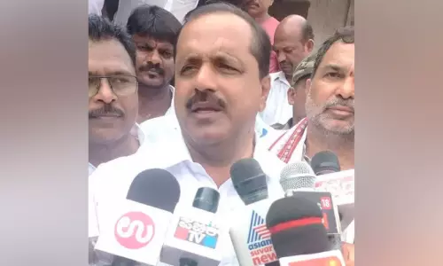 കോ​വി​ഡ് വ​ർ​ധ​ന​യി​ൽ പ​രി​ഭ്രാ​ന്തി വേ​ണ്ട, ജാ​ഗ്ര​ത മ​തി -മ​ന്ത്രി ഖാ​ദ​ർ