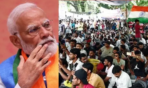 സമരം തണുപ്പിക്കാൻ കേ​ന്ദ്രം, ഫാസ്റ്റ് ട്രാക്ക് കോടതികൾ സ്ഥാപിക്കുമെന്ന് മോദി; വേണ്ടത് മന്ത്രിയുടെ രാജി, പിന്നോട്ടില്ലെന്ന് സമരക്കാർ