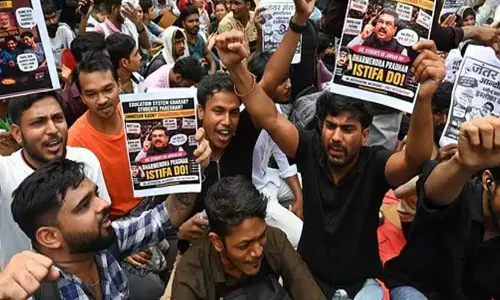 ബി.ജെ.പി ഗുണ്ടകളെ അയക്കുന്നുവെന്ന് അഭിജീത് ദിപ്കെ, മെട്രോ സ്റ്റേഷനുകൾ അടച്ചു; പ്രതിഷേധം ശക്തമാക്കാൻ സി.ജെ.പി