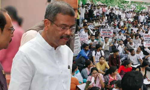 പരീക്ഷാ പേപ്പർ ചോർച്ച: ധർമേന്ദ്ര പ്രധാൻ അന്ന് തെരുവിലിറങ്ങി; ഇന്ന് നീറ്റ് ക്രമക്കേടിൽ രാജിഭീഷണിയിൽ