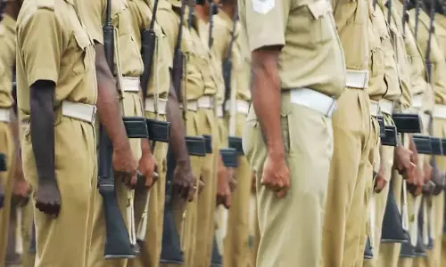 മു​ഖ്യ​മ​ന്ത്രി​യു​​ടെ പ​രി​പാ​ടി​ക്ക് പാ​ർ​ക്കി​ങ് ഒ​രു​ക്കാ​ൻ പൊ​ലീ​സ് ക്വാ​ർ​ട്ടേ​ഴ്സ്​ ഇ​ടി​ച്ചു​നി​ര​ത്തി