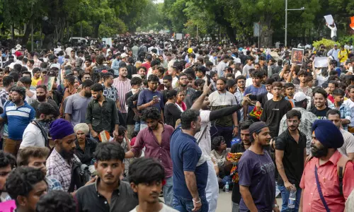 കോക്രോച്ച് സമരം: ആശയങ്ങളെ ആയുധങ്ങൾ കൊണ്ട് നേരിടുന്നത് സങ്കടകരം, ജനാധിപത്യ മൂല്യങ്ങളെ മുറിവേൽപ്പിക്കുന്നു -ക്രൈസ്തവ സഭകൾ