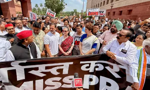 ആളിപ്പടർന്ന് വിദ്യാർഥി പ്ര​ക്ഷോ​ഭം; സ​മ​രം ഏ​റ്റെ​ടു​ത്ത് കൂ​ടു​ത​ൽ ന​ഗ​ര​ങ്ങ​ൾ