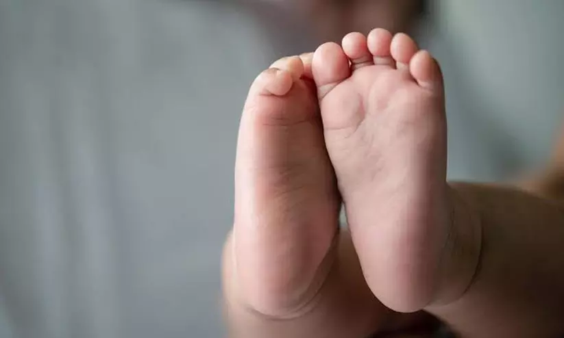 പെൺകുഞ്ഞ് പിറന്നതിലുള്ള അമർഷം; ജനിച്ചു രണ്ടാഴ്ച തികയാത്ത കുഞ്ഞിനെ വെള്ളക്കെട്ടിലെറിഞ്ഞു കൊന്ന് പിതാവിന്റെ ക്രൂരത പെൺകുഞ്ഞ് പിറന്നതിലുള്ള അമർഷം; ജനിച്ചു രണ്ടാഴ്ച തികയാത്ത കുഞ്ഞിനെ വെള്ളക്കെട്ടിലെറിഞ്ഞു കൊന്ന് പിതാവിന്റെ ക്രൂരത