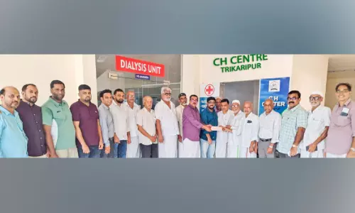 സി.എച്ച് സെന്ററിന് ധനസഹായം കൈമാറി കെ.എം.സി.സി തൃക്കരിപ്പൂർ