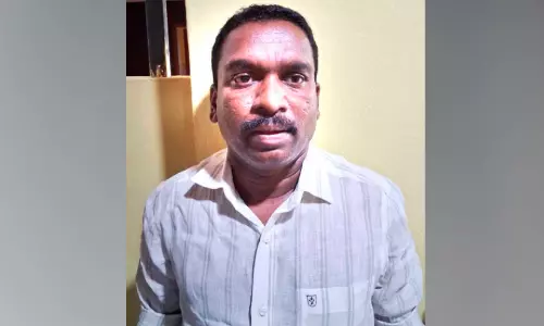 പലിശരഹിത വായ്പ വാഗ്ദാനം ചെയ്ത് 18 ലക്ഷം രൂപ തട്ടിയയാൾ പിടിയിൽ പലിശരഹിത വായ്പ വാഗ്ദാനം ചെയ്ത് 18 ലക്ഷം രൂപ തട്ടിയയാൾ പിടിയിൽ