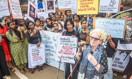 അഭിമാനത്തോടെ പാടേണ്ട ദേശീയഗാനം കുട്ടികൾ സമരവേദിയിൽ നിലവിളിച്ചുപാടുന്നു -സാറാ ജോസഫ് അഭിമാനത്തോടെ പാടേണ്ട ദേശീയഗാനം കുട്ടികൾ സമരവേദിയിൽ നിലവിളിച്ചുപാടുന്നു -സാറാ ജോസഫ്