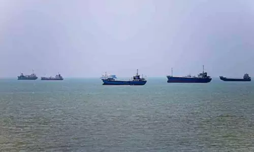 ഹുർമുസിൽ ഇന്ത്യൻ കപ്പലിന് നേരെ ആക്രമണം; കപ്പലിലുള്ളത് 29 ഇന്ത്യക്കാർ ഹുർമുസിൽ ഇന്ത്യൻ കപ്പലിന് നേരെ ആക്രമണം; കപ്പലിലുള്ളത് 29 ഇന്ത്യക്കാർ
