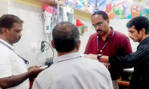 പുകയില ഉത്പന്ന വിൽപന; നാദാപുരത്ത് ആരോഗ്യ വകുപ്പ് പരിശോധന പുകയില ഉത്പന്ന വിൽപന; നാദാപുരത്ത് ആരോഗ്യ വകുപ്പ് പരിശോധന
