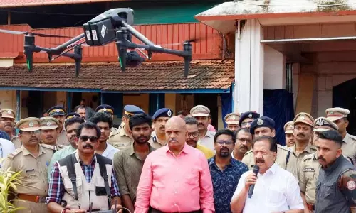 ജയിലുകളിൽ ആകാശത്തുനിന്നും ഒരു കണ്ണ്; വിയ്യൂർ ജയിലിൽ ഡ്രോൺ നിരീക്ഷണ സംവിധാനത്തിന്റെ ട്രയൽ റൺ തുടങ്ങി ജയിലുകളിൽ ആകാശത്തുനിന്നും ഒരു കണ്ണ്; വിയ്യൂർ ജയിലിൽ ഡ്രോൺ നിരീക്ഷണ സംവിധാനത്തിന്റെ ട്രയൽ റൺ തുടങ്ങി