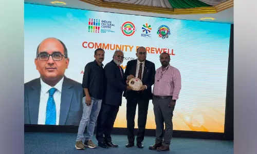 ഇന്ത്യൻ അംബാസഡർ വിപുലിന് കുവാഖിന്റെ സ്നേഹോപഹാരം ഇന്ത്യൻ അംബാസഡർ വിപുലിന് കുവാഖിന്റെ സ്നേഹോപഹാരം